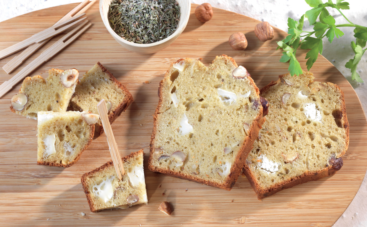 Cake salé au yaourt de chèvre miel et noisettes Cake salé au yaourt de chèvre miel et noisettes