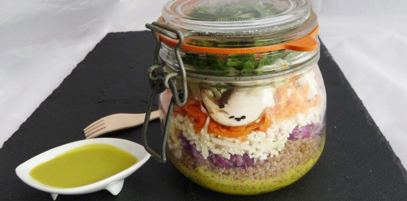 Salade d'été à emporter pour pique-niquer au travail ! Salade d'été à emporter pour pique-niquer au travail !