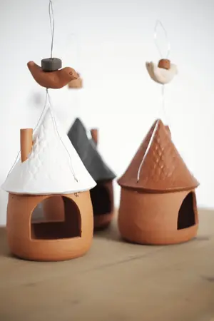 Expo-vente de poteries artisanales locales Terre de LO au magasin bio Biocoop Cholet Sud.