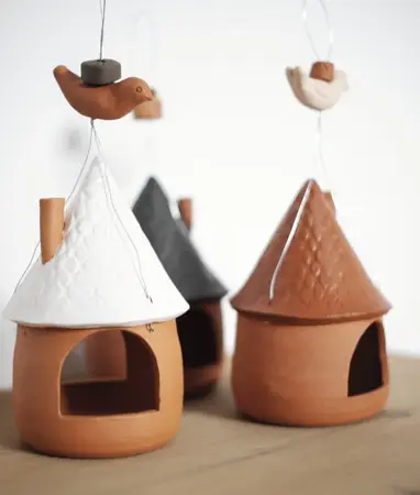 Expo-vente de poteries artisanales locales Terre de LO au magasin bio Biocoop Cholet Sud.