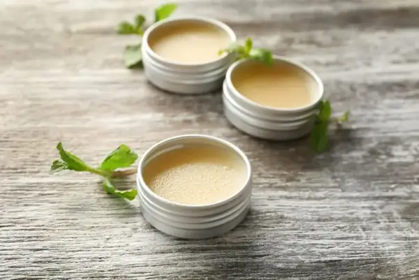 Baume à lèvres à la cire d'abeille