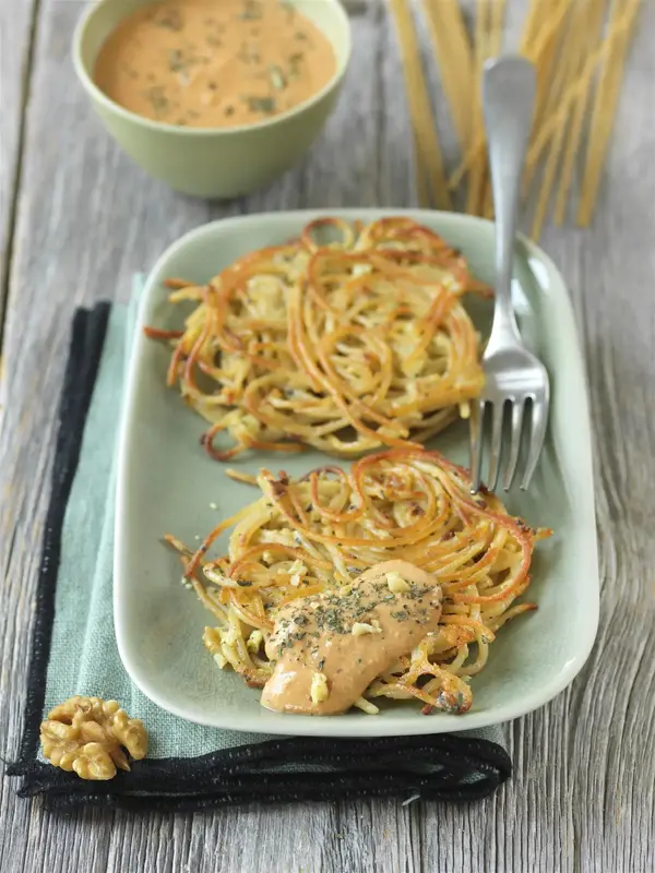 Croquettes de spaghettis, sauce ricotta et noix