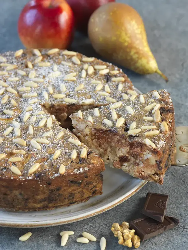 Gâteau de pain rassis aux fruits et chocolat